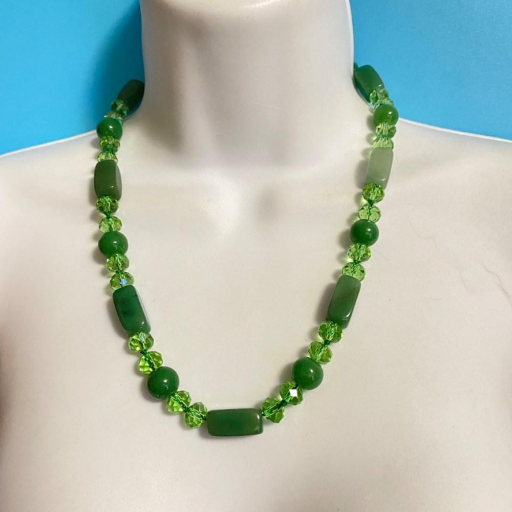 Green Glass Beads Hand Knotted Silk Necklace - Picture 4 of 8